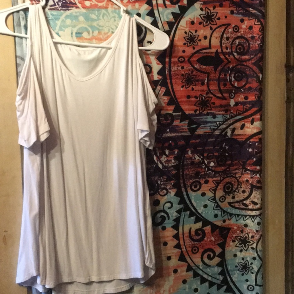 Woman’s Shirt. Size large.